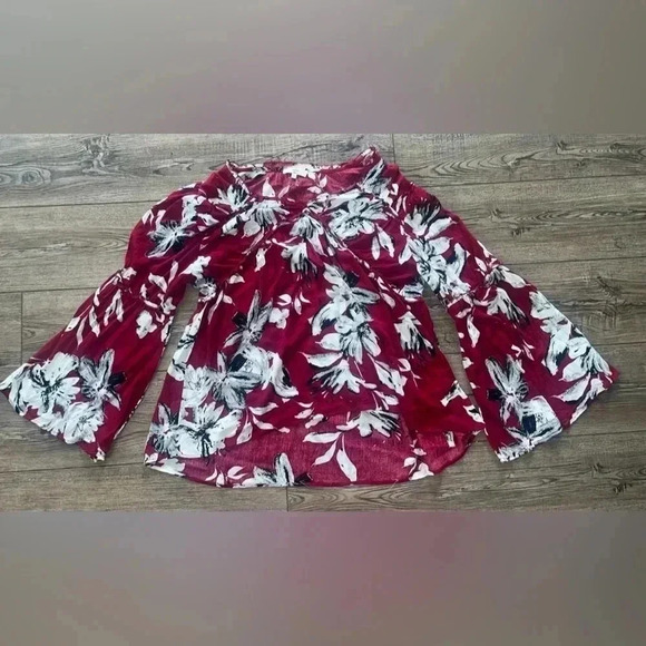Red floral lightweight top - Picture 1 of 2